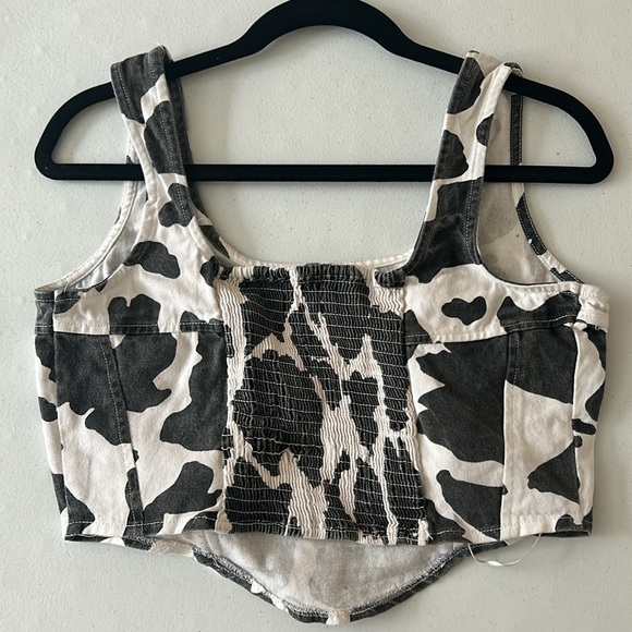 Cow print crop top 🐄🤍 - Picture 2 of 3